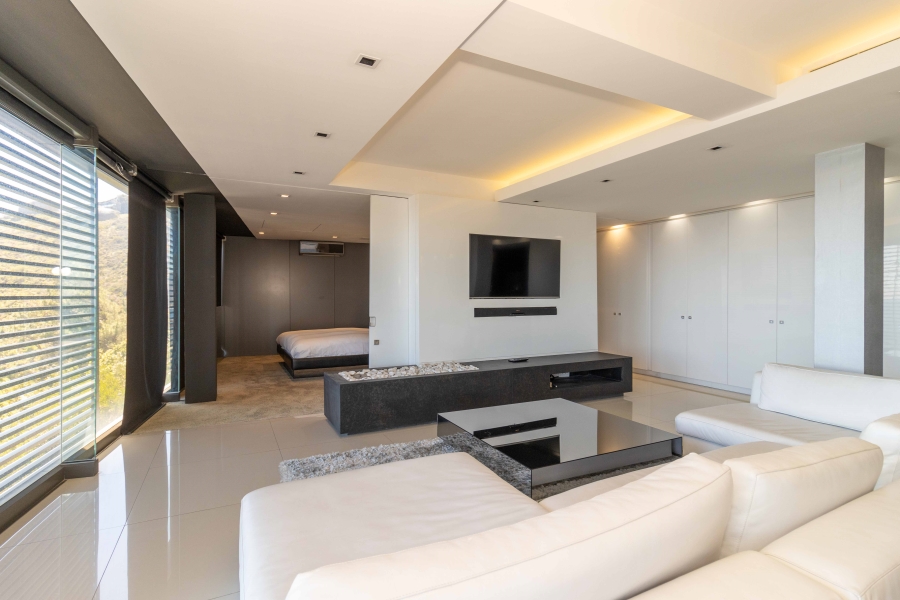 5 Bedroom Property for Sale in Clifton Western Cape